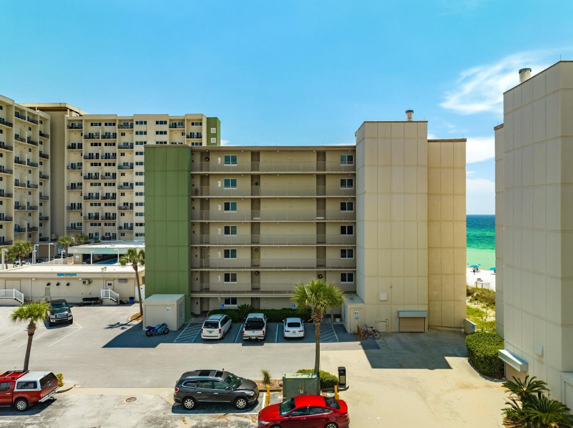 Holiday home Gone Coastal! Mid-rise Building With A One-story Floor Plan! Complimentary Activities! Panama City Beach