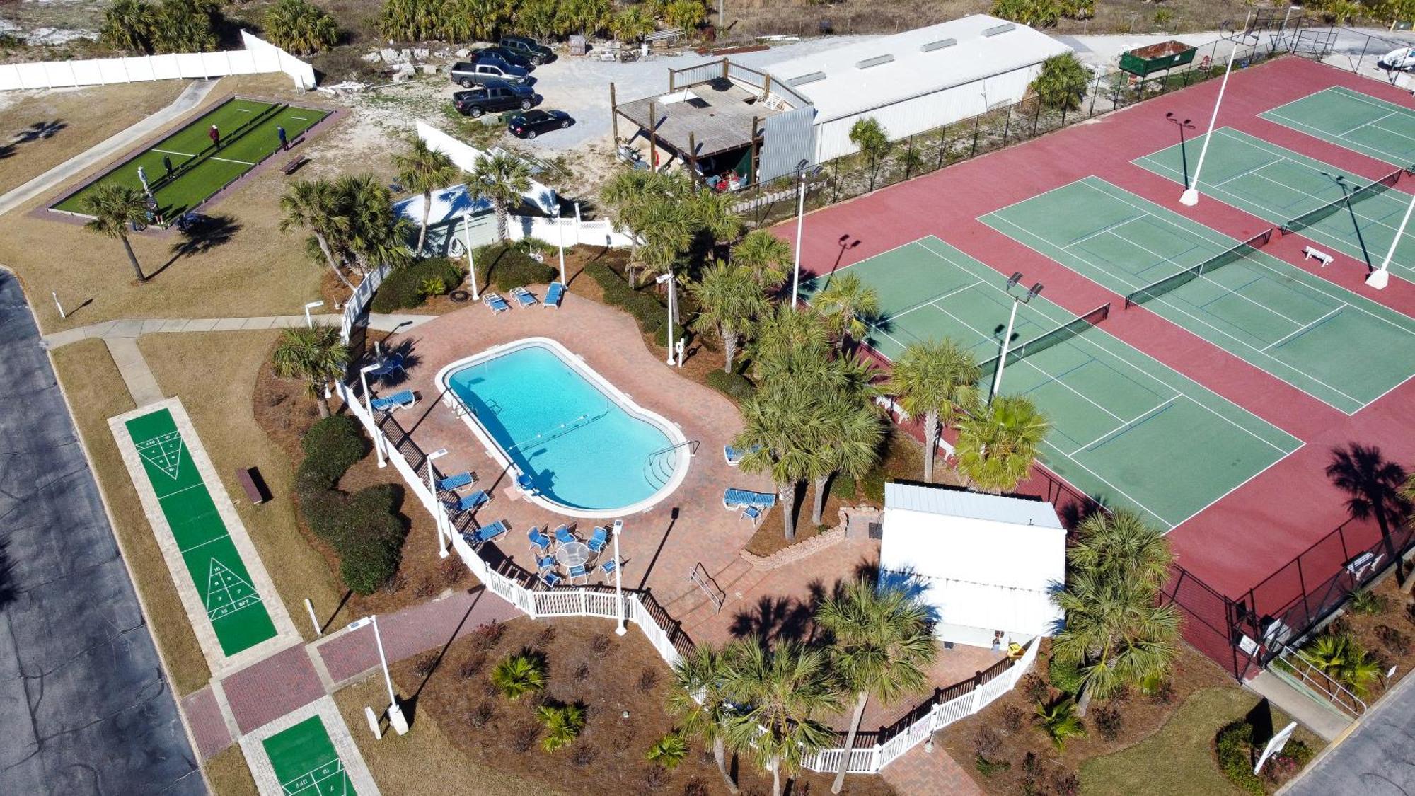 Gone Coastal! Mid-rise Building With A One-story Floor Plan! Complimentary Activities! Holiday home