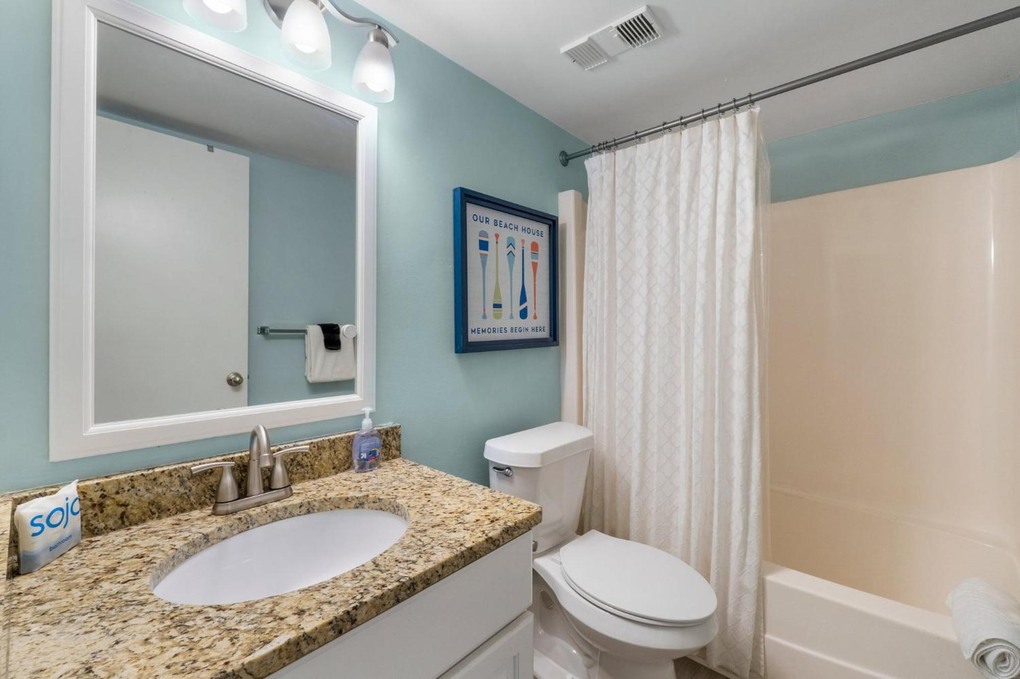 Holiday home Gone Coastal! Mid-rise Building With A One-story Floor Plan! Complimentary Activities!