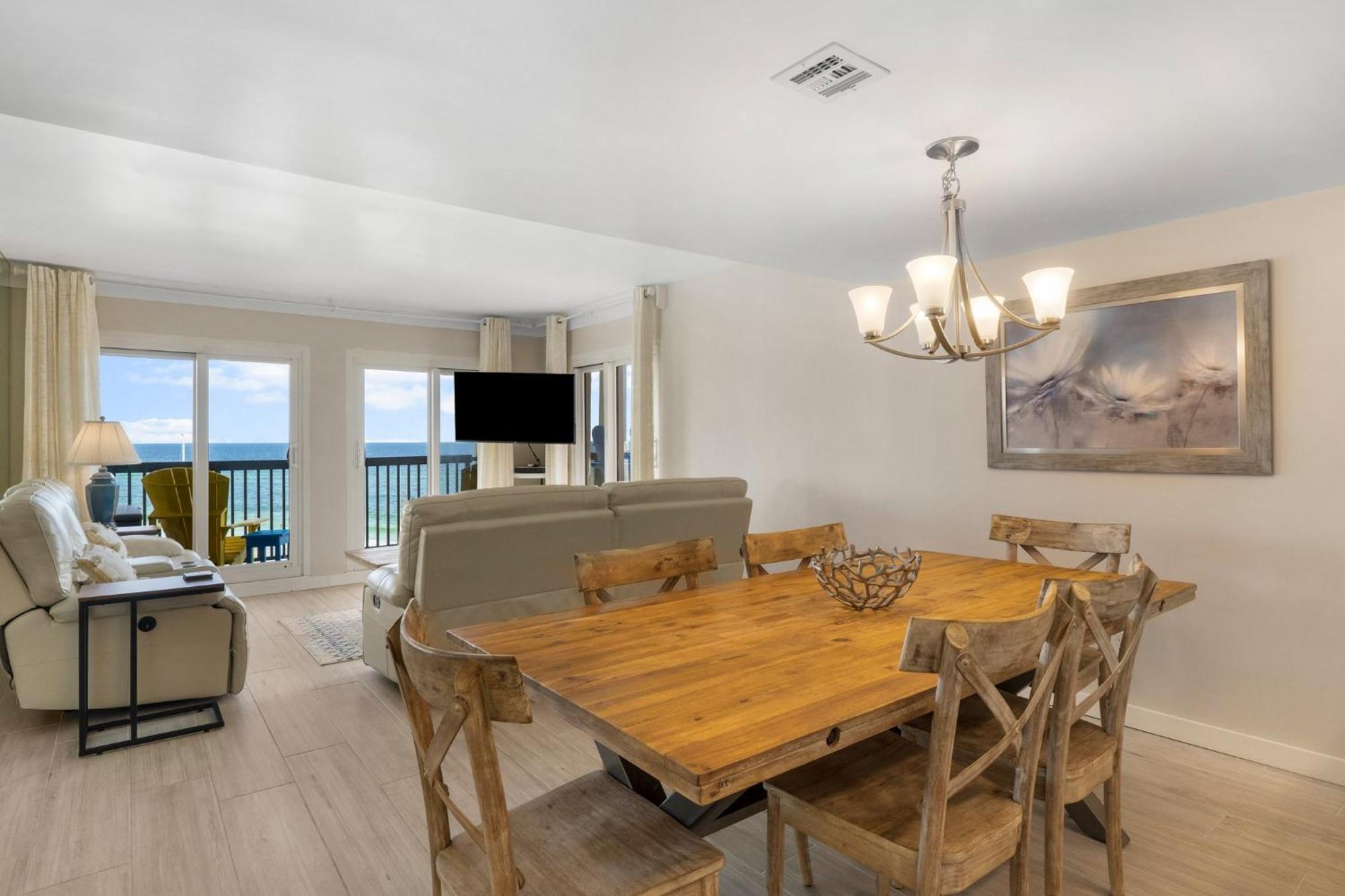 Holiday home Gone Coastal! Mid-rise Building With A One-story Floor Plan! Complimentary Activities! *