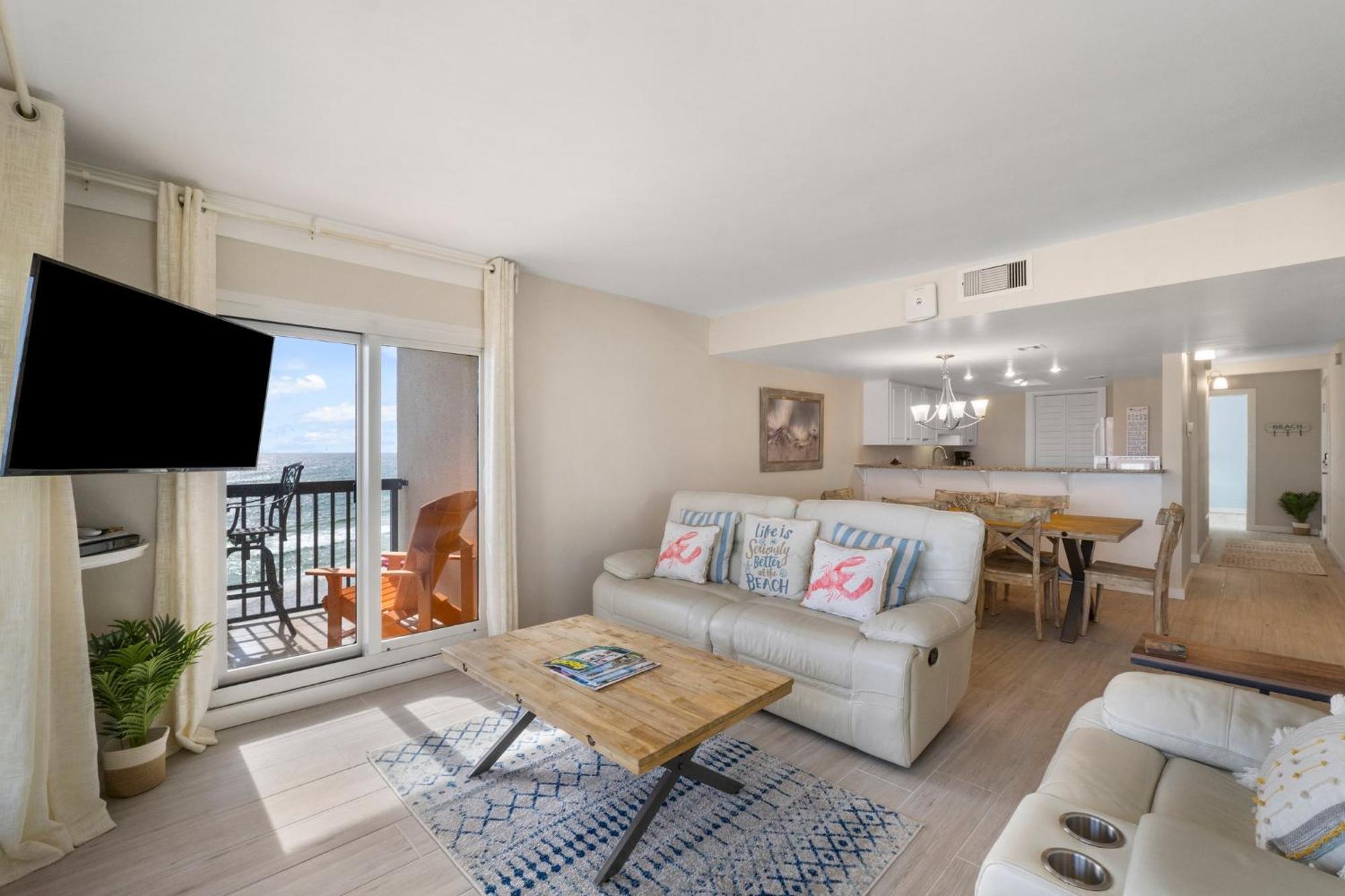 Gone Coastal! Mid-rise Building With A One-story Floor Plan! Complimentary Activities! Holiday home