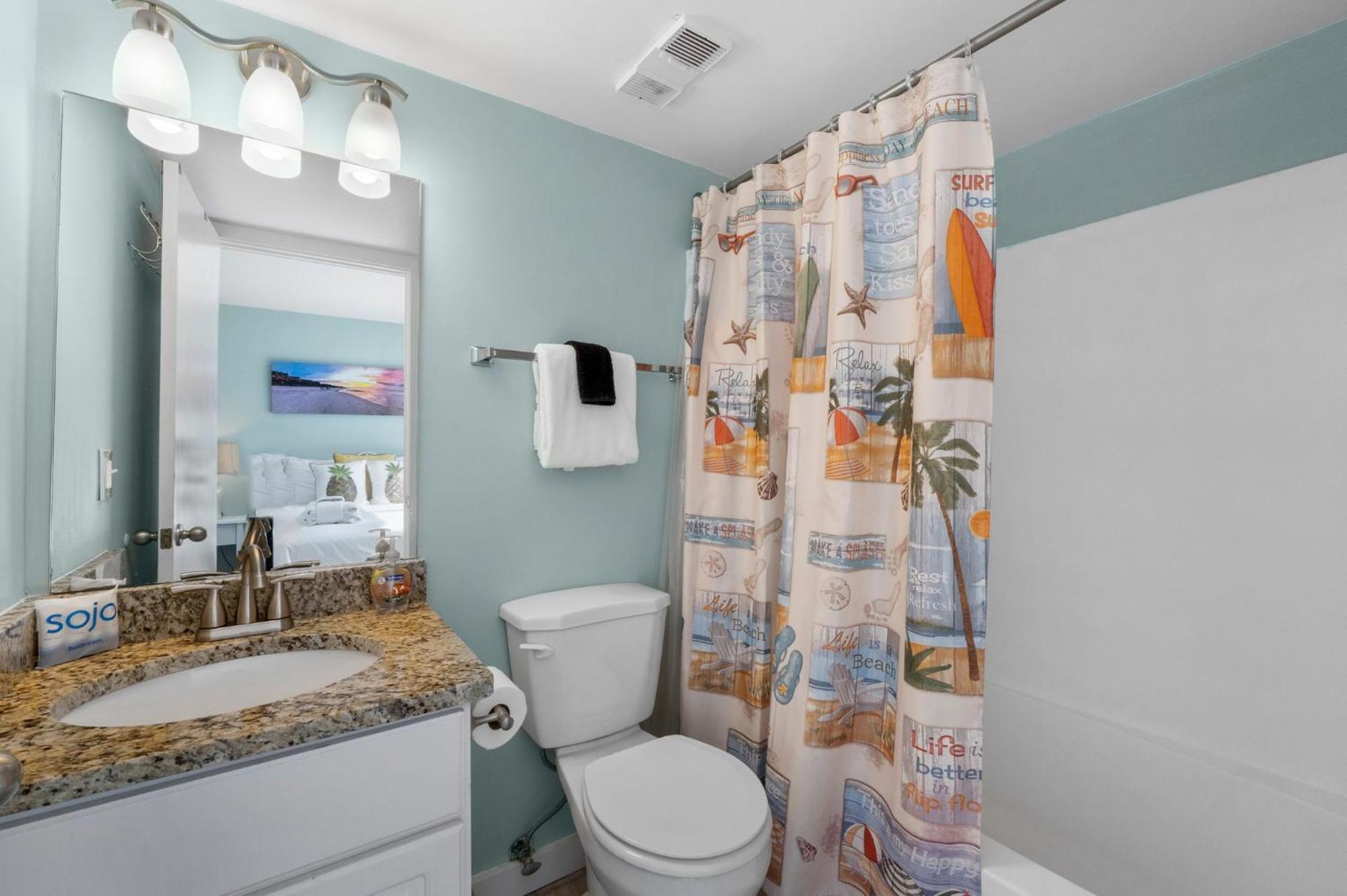 Holiday home Gone Coastal! Mid-rise Building With A One-story Floor Plan! Complimentary Activities! *