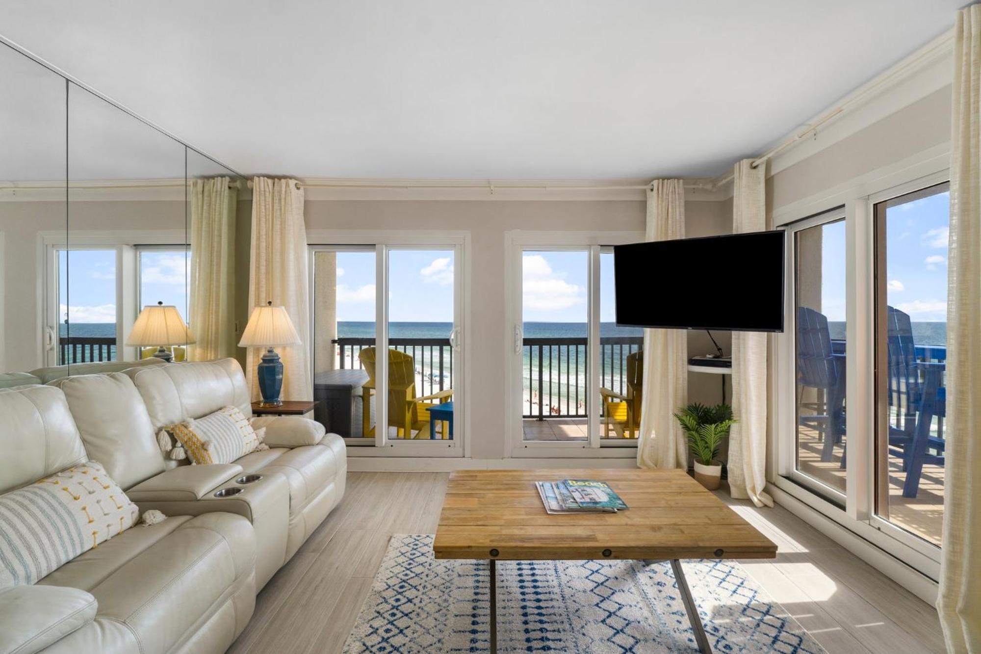 Holiday home Gone Coastal! Mid-rise Building With A One-story Floor Plan! Complimentary Activities! Panama City Beach